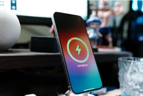 西林苹果15换屏服务分享用什么充电器给iPhone15充电更好 